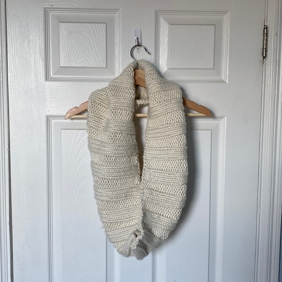 Handmade knitted cowl - white/cream - Picture 1 of 4